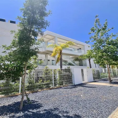 Lake24 Cd256- Cleverdetails, 3 Bedroom Apartment, Sleeps 6, Near To Falesia And The Marina Appartement