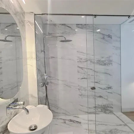 Lake24 Cd256- Cleverdetails, 3 Bedroom Apartment, Sleeps 6, Near To Falesia And The Marina Appartement
