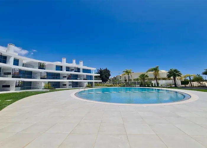 Lake24 Cd256- Cleverdetails, 3 Bedroom Apartment, Sleeps 6, Near To Falesia And The Marina *